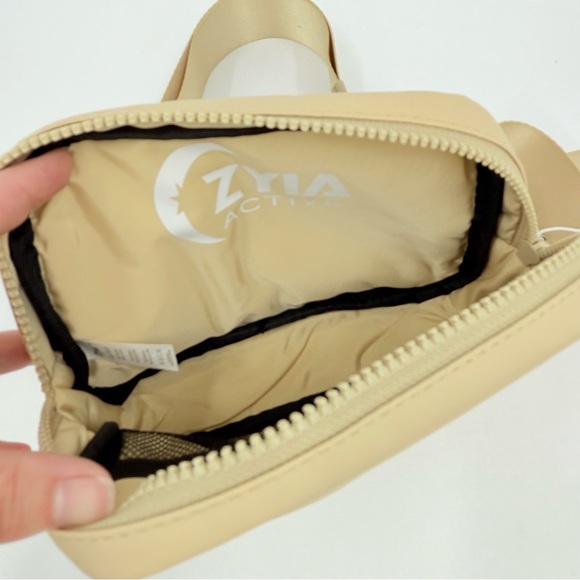 Zyia Bag Crisp Khaki Crossbody Belt Bag - Picture 6 of 12